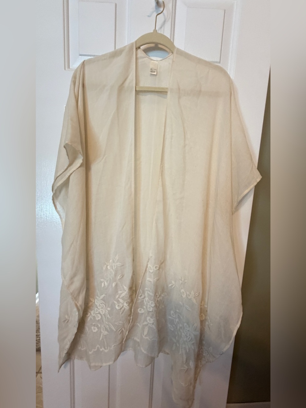 Cato Kimonos *Set of 2* Dusty Rose With Lace Accents & Cream With Embroidery OS - Picture 9 of 16